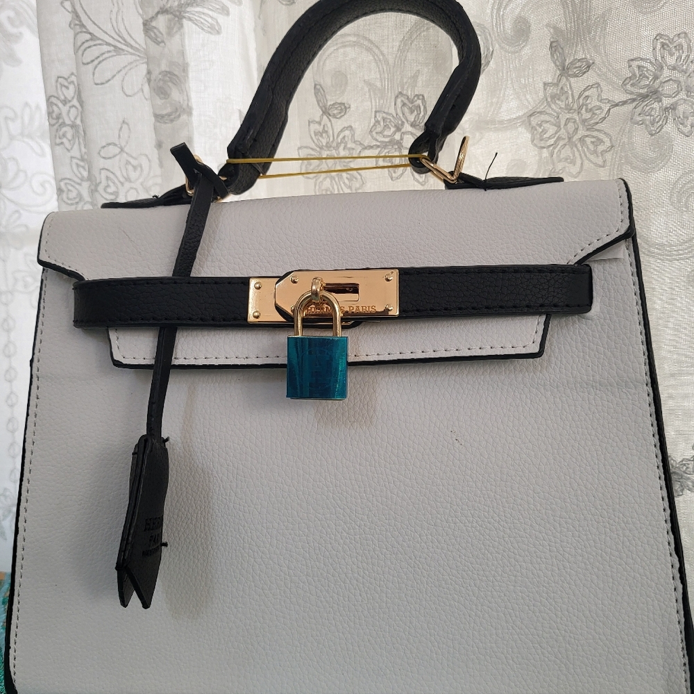 Elegant White and Black Hermès Kelly bag